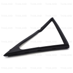ยางสามเหลี่ยมขอบกระจก ข้างซ้าย 1 ชิ้น สีดำ สำหรับ Datsun/Nissan 1300 521 521 ปี 1966-1972
